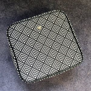 PurseN Medium Toiletry Case